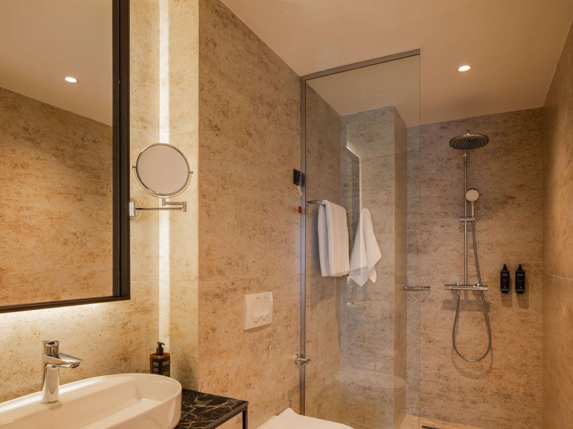 Mercure Prishtina City Pristina Esterno foto